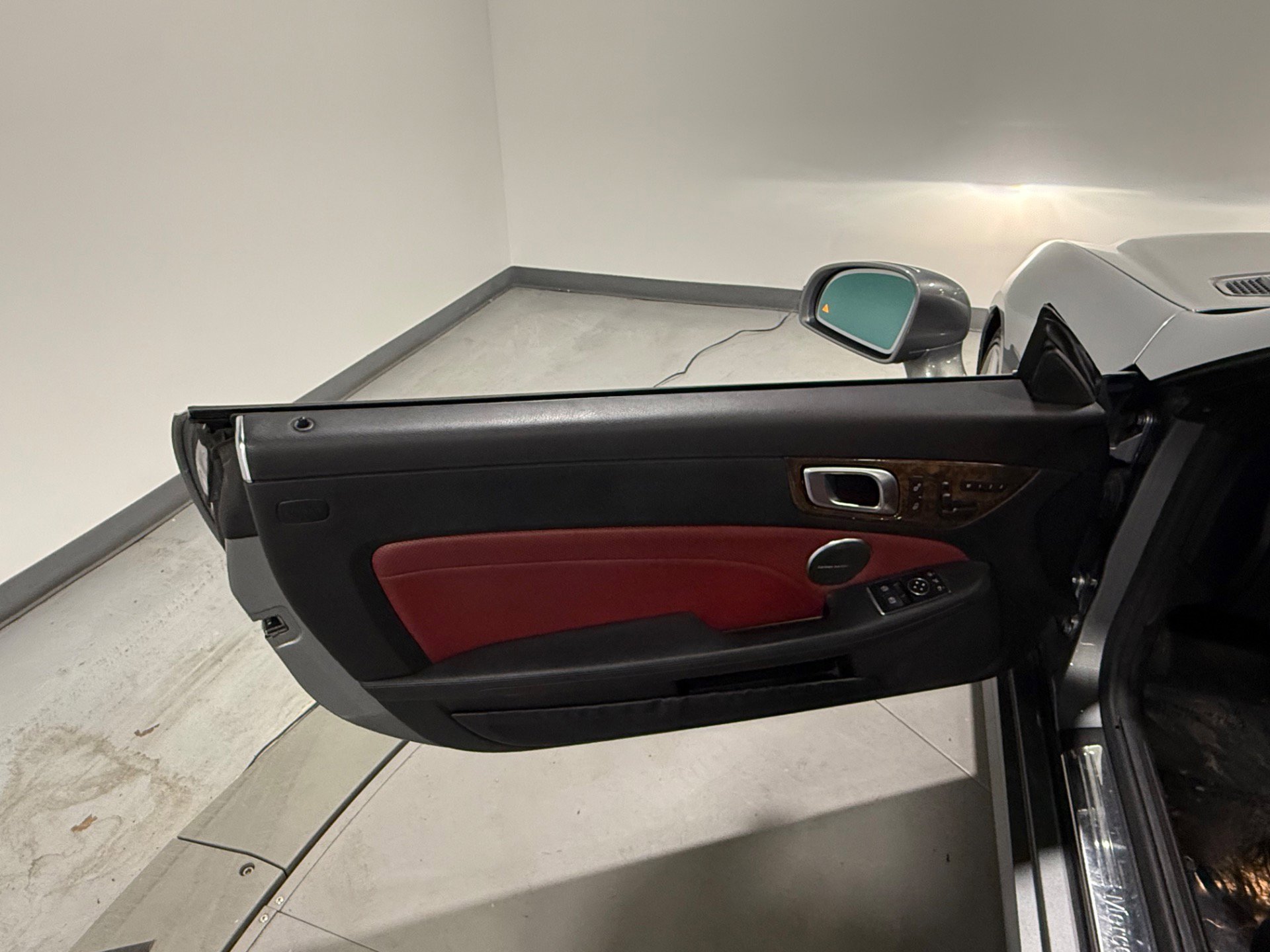 Used 2015 Mercedes-Benz SLK 350 image 25