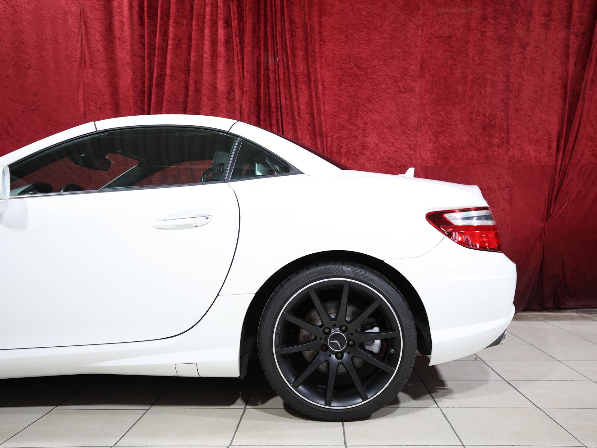 Used 2015 Mercedes-Benz SLK 250 image 7