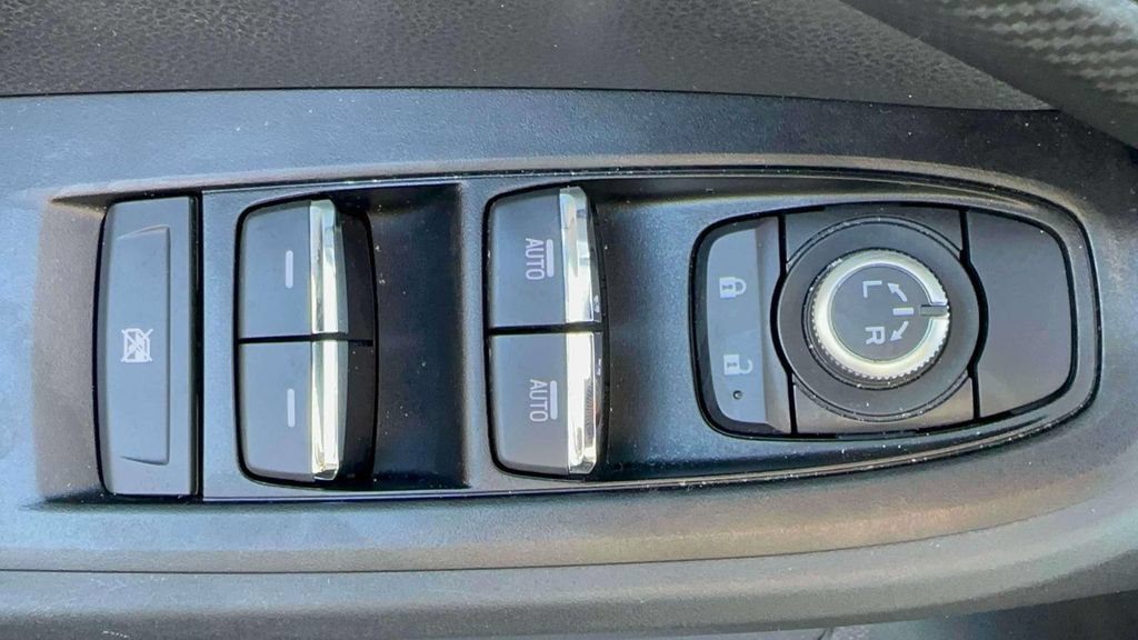 Used 2024 Subaru Crosstrek 2.5i Limited w/ Crosstrek Mirror Package AWD/4WD image 13