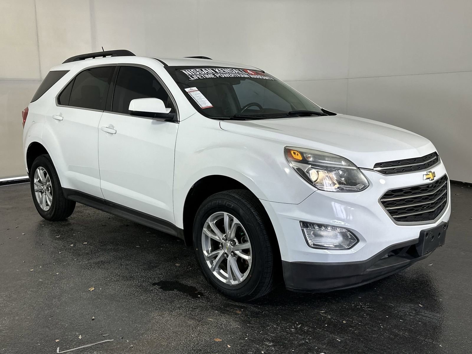 Used 2017 Chevrolet Equinox LT w/ Convenience Package image 3