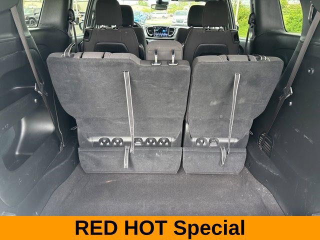 Used 2023 Chrysler Pacifica Touring FWD image 31