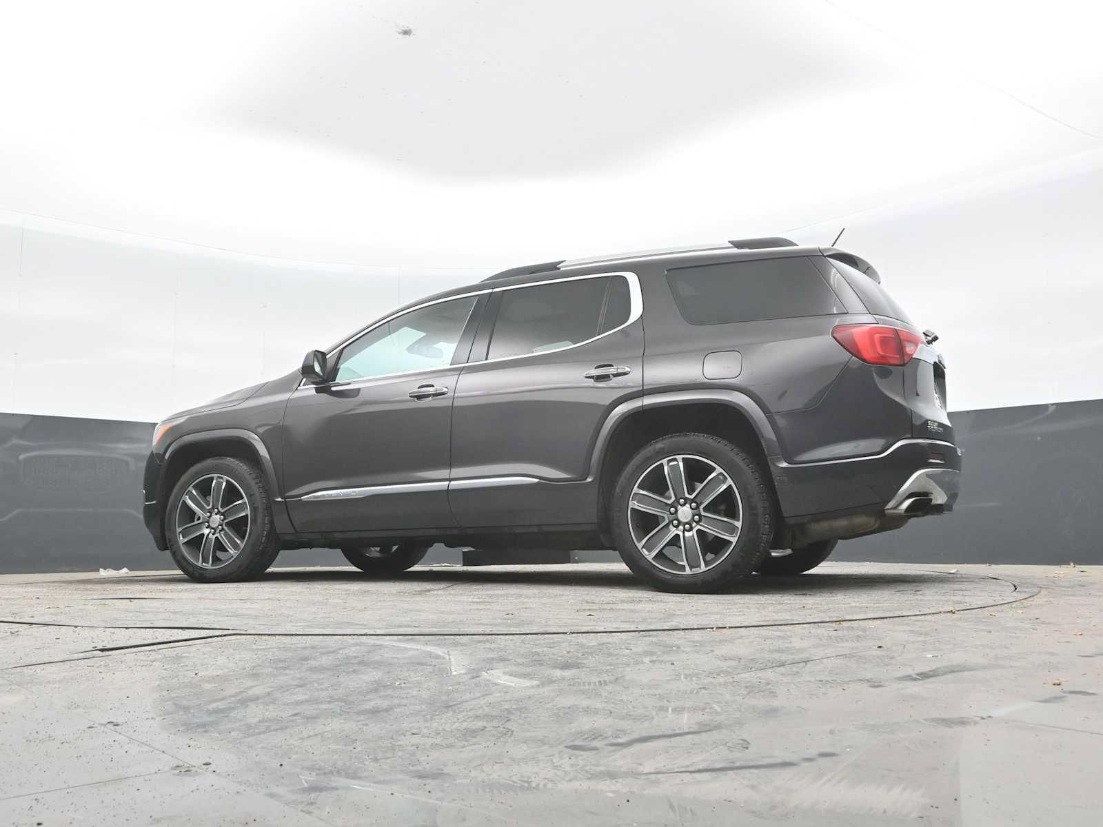 Used 2017 GMC Acadia Denali w/ Technology Package AWD/4WD image 24