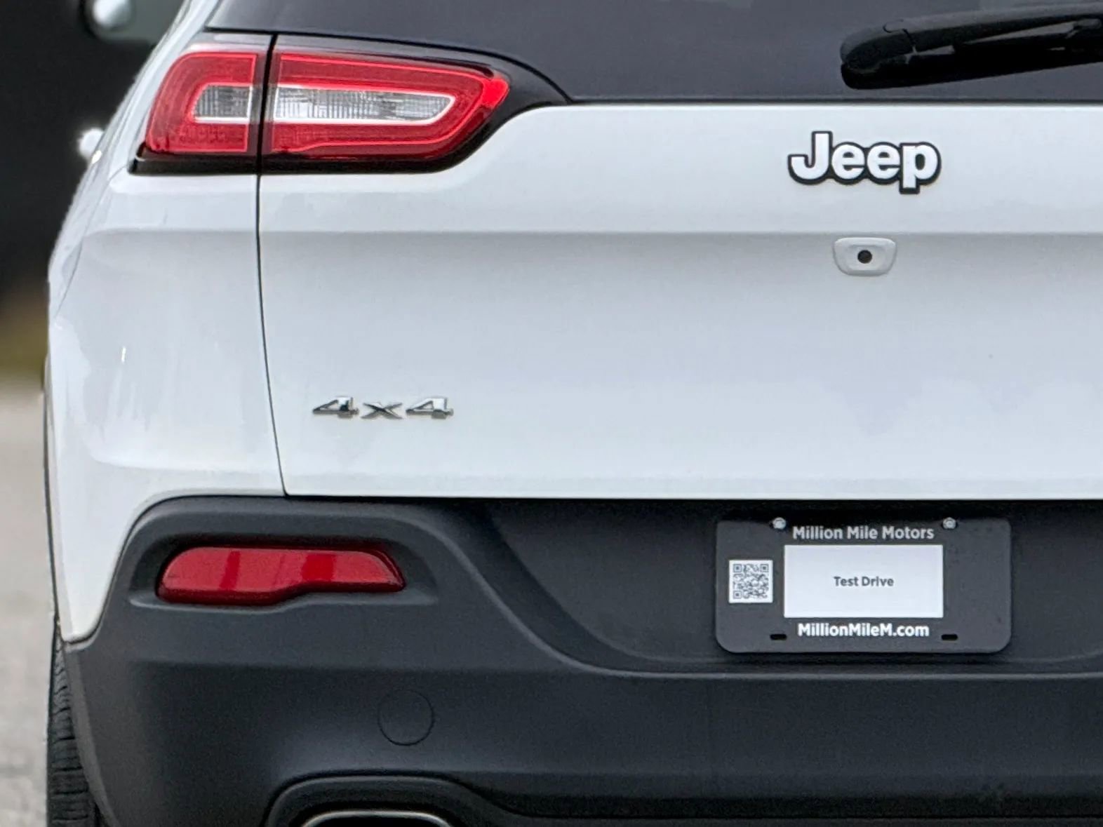 Used 2016 Jeep Cherokee Latitude w/ Cold Weather Group AWD/4WD image 13