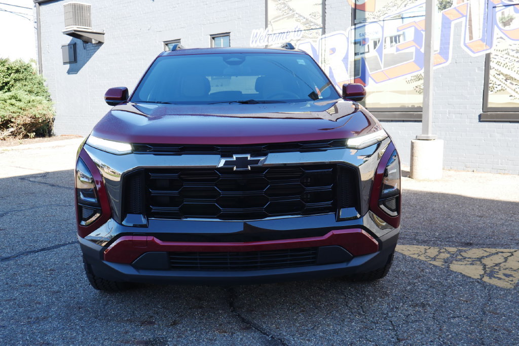 New 2027 Chevrolet Equinox ACTIV w/ Convenience Package III AWD/4WD image 2