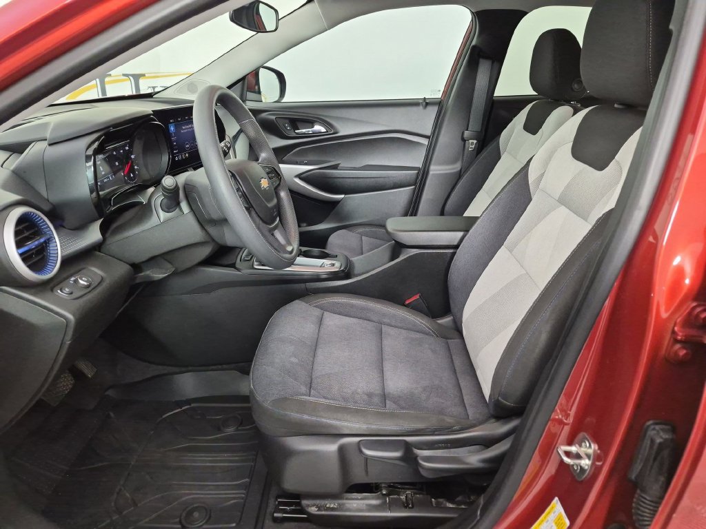 Certified 2024 Chevrolet Trax LS w/ LS Convenience Package FWD image 16