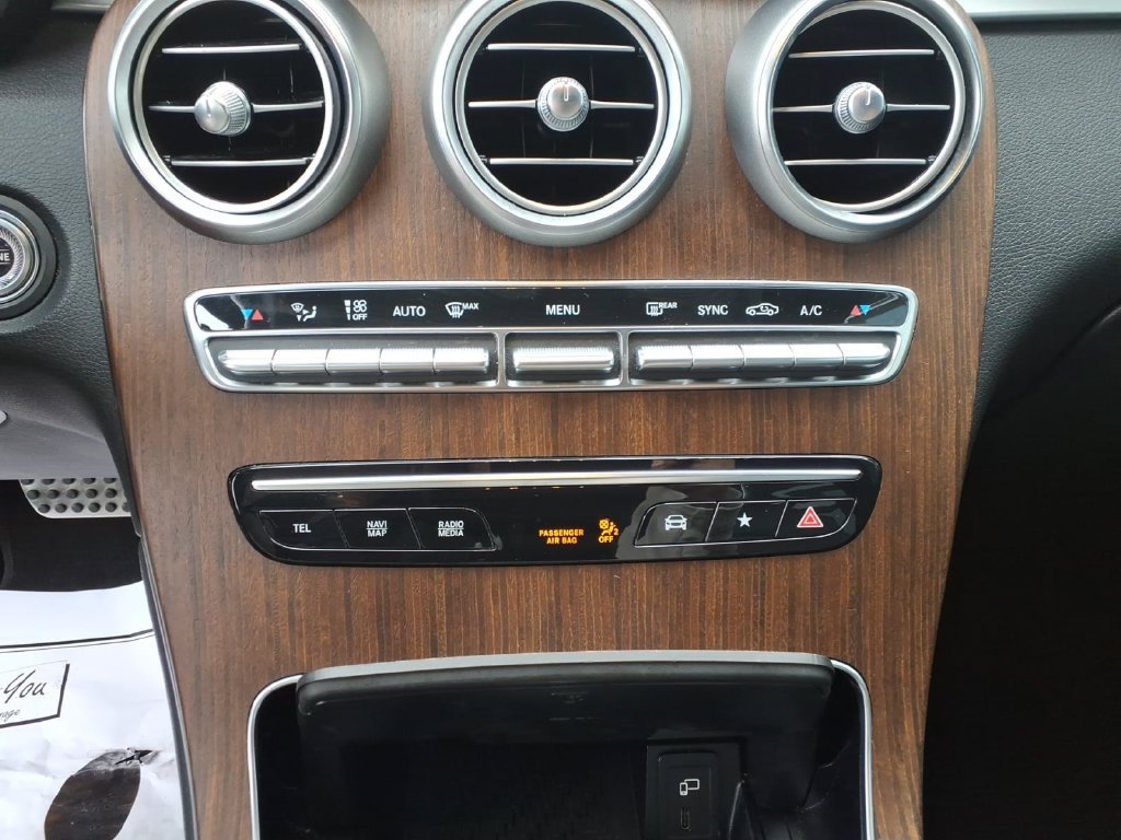 Used 2020 Mercedes-Benz GLC 300 4MATIC image 25