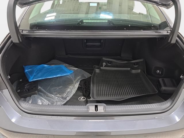 Used 2025 Lexus ES 350 w/ Premium Package FWD image 32