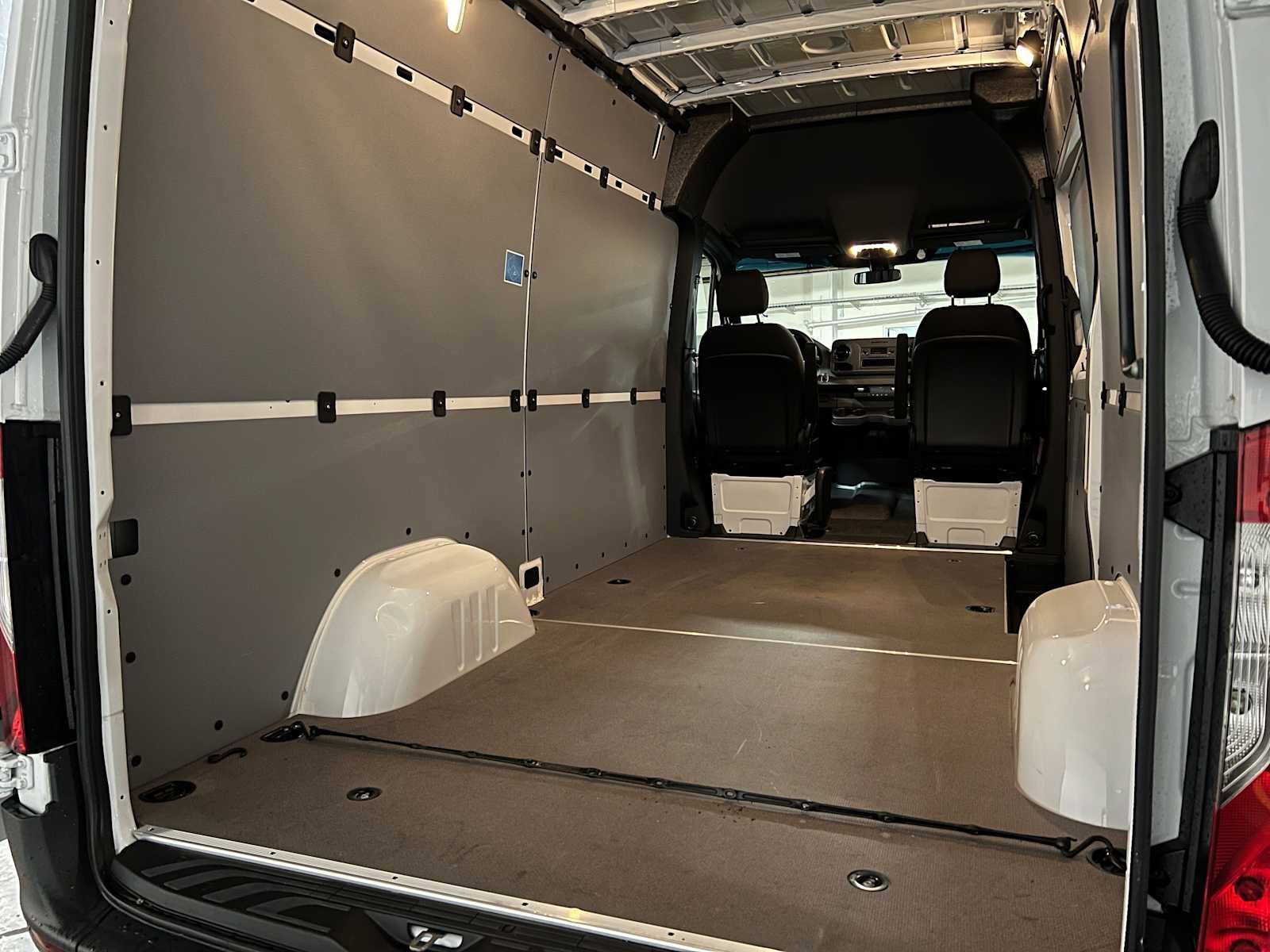 Used 2025 Mercedes-Benz Sprinter 2500 image 19