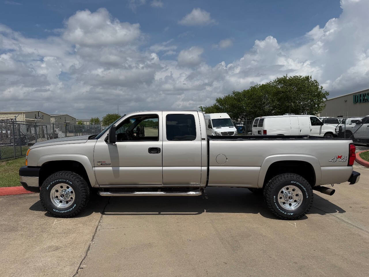 Used 2006 Chevrolet Silverado 3500 LT w/ Heavy-Duty Power Package AWD/4WD image 24