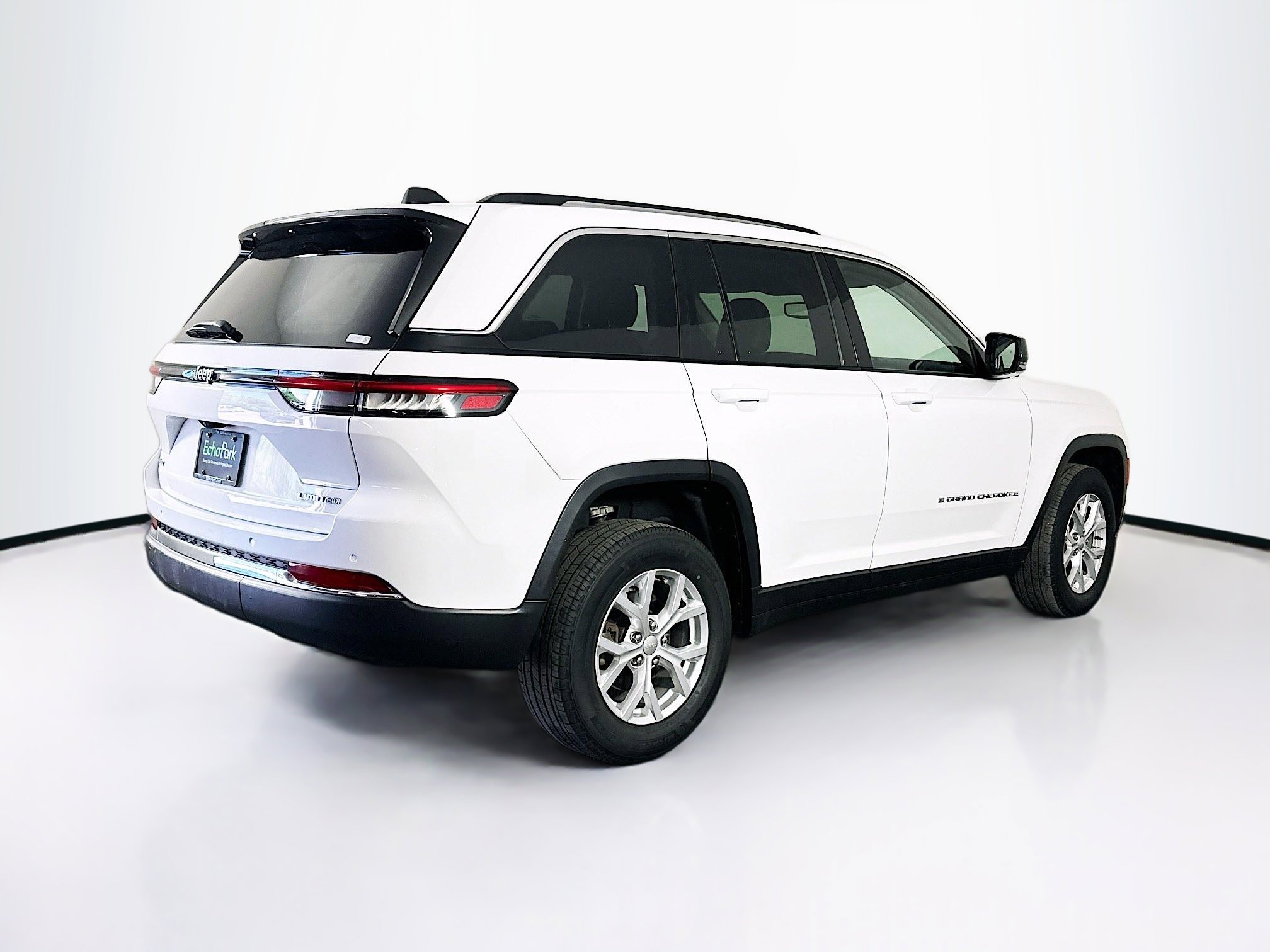 Used 2023 Jeep Grand Cherokee Limited AWD/4WD image 9