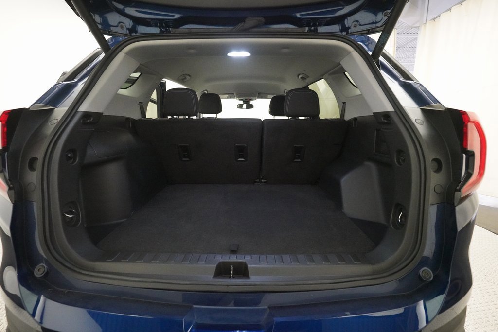 Used 2023 GMC Terrain SLE w/ Driver Convenience Package image 10