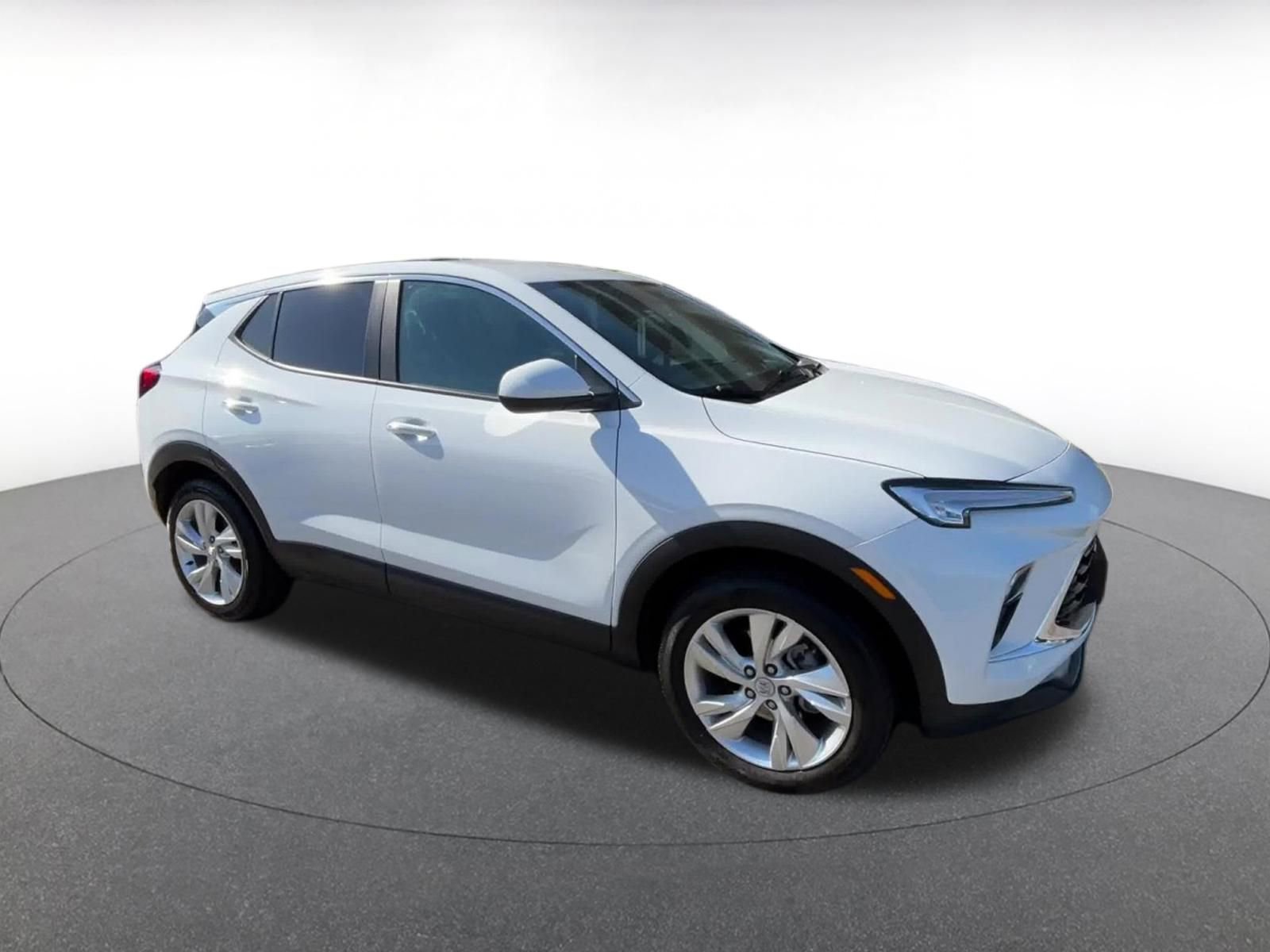 Used 2025 Buick Encore GX Preferred AWD/4WD image 3