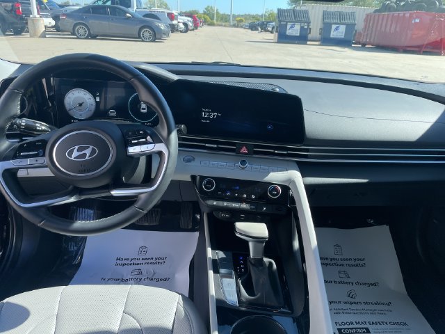 Used 2025 Hyundai Elantra Limited FWD image 22