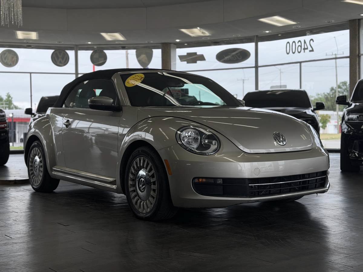 Used 2013 Volkswagen Beetle 2.5 FWD image 4