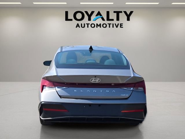 Used 2025 Hyundai Elantra Limited image 4