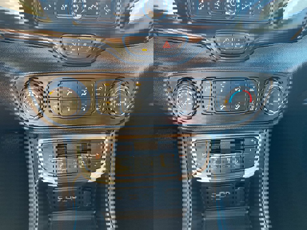 Used 2024 GMC Terrain SLE image 31