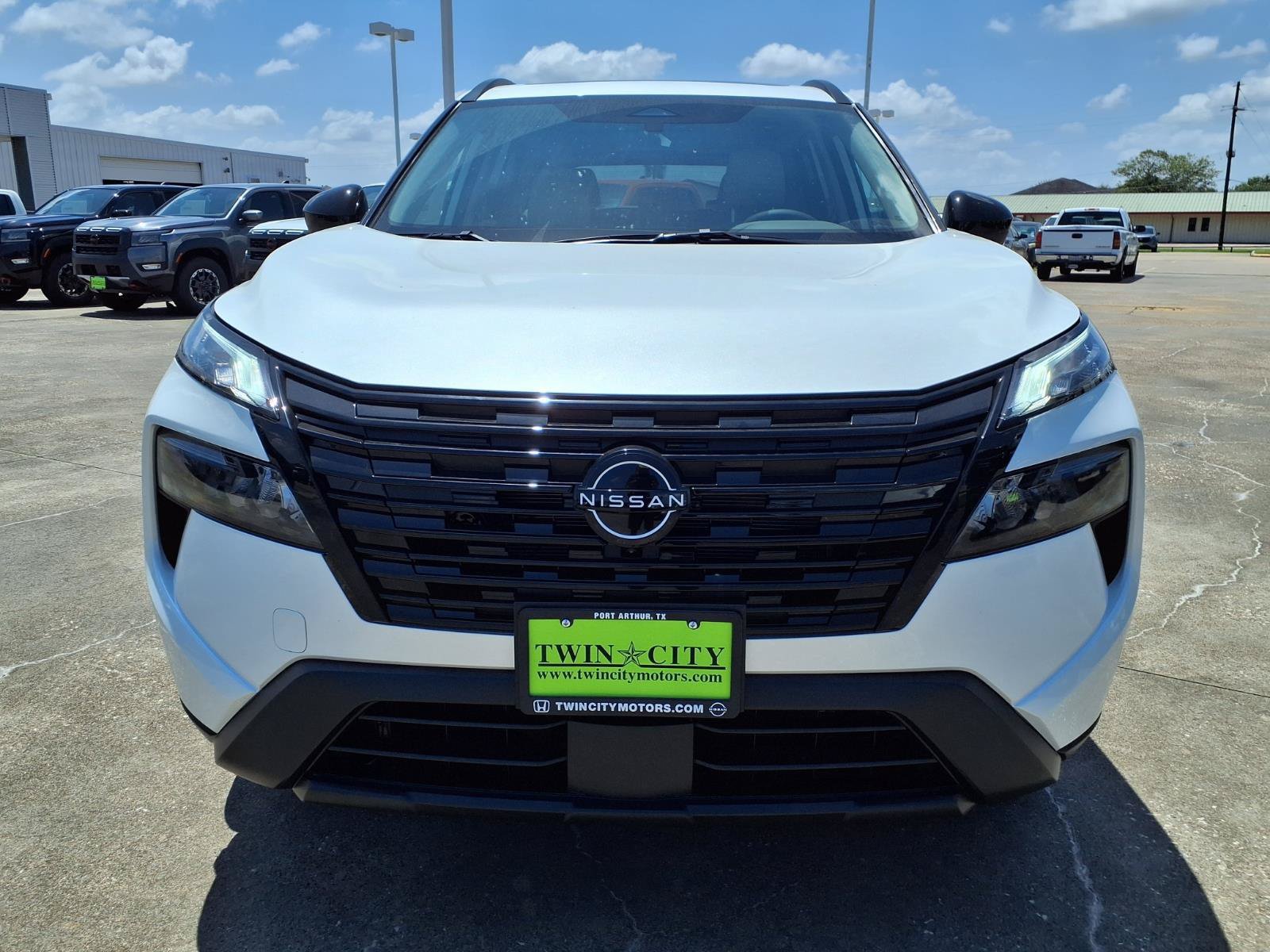 New 2026 Nissan Rogue Dark Armor FWD image 3