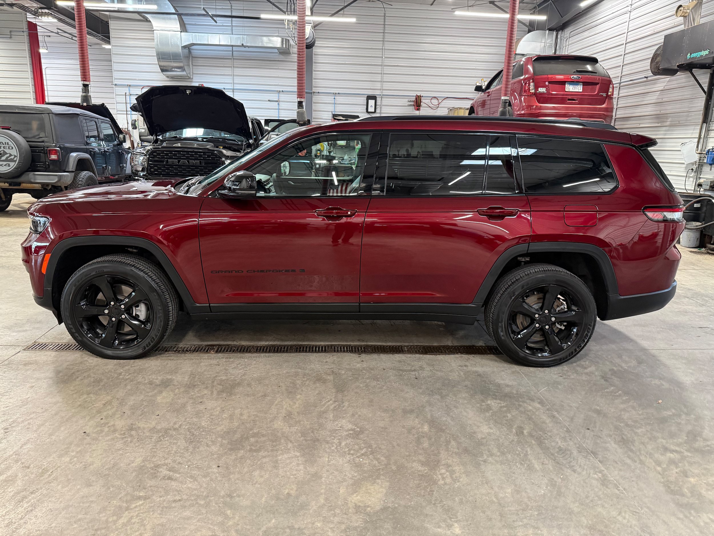Certified 2025 Jeep Grand Cherokee L Altitude AWD/4WD image 37