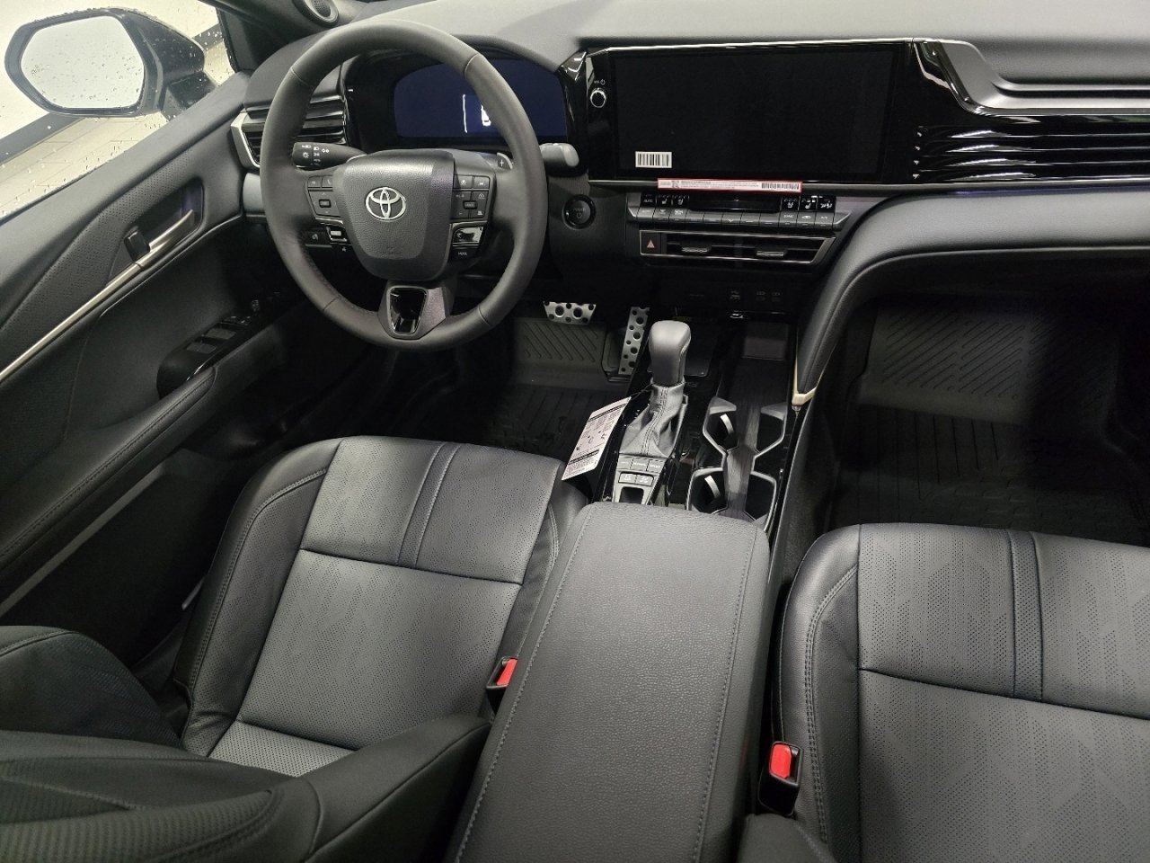 New 2026 Toyota Camry Hybrid FWD image 24