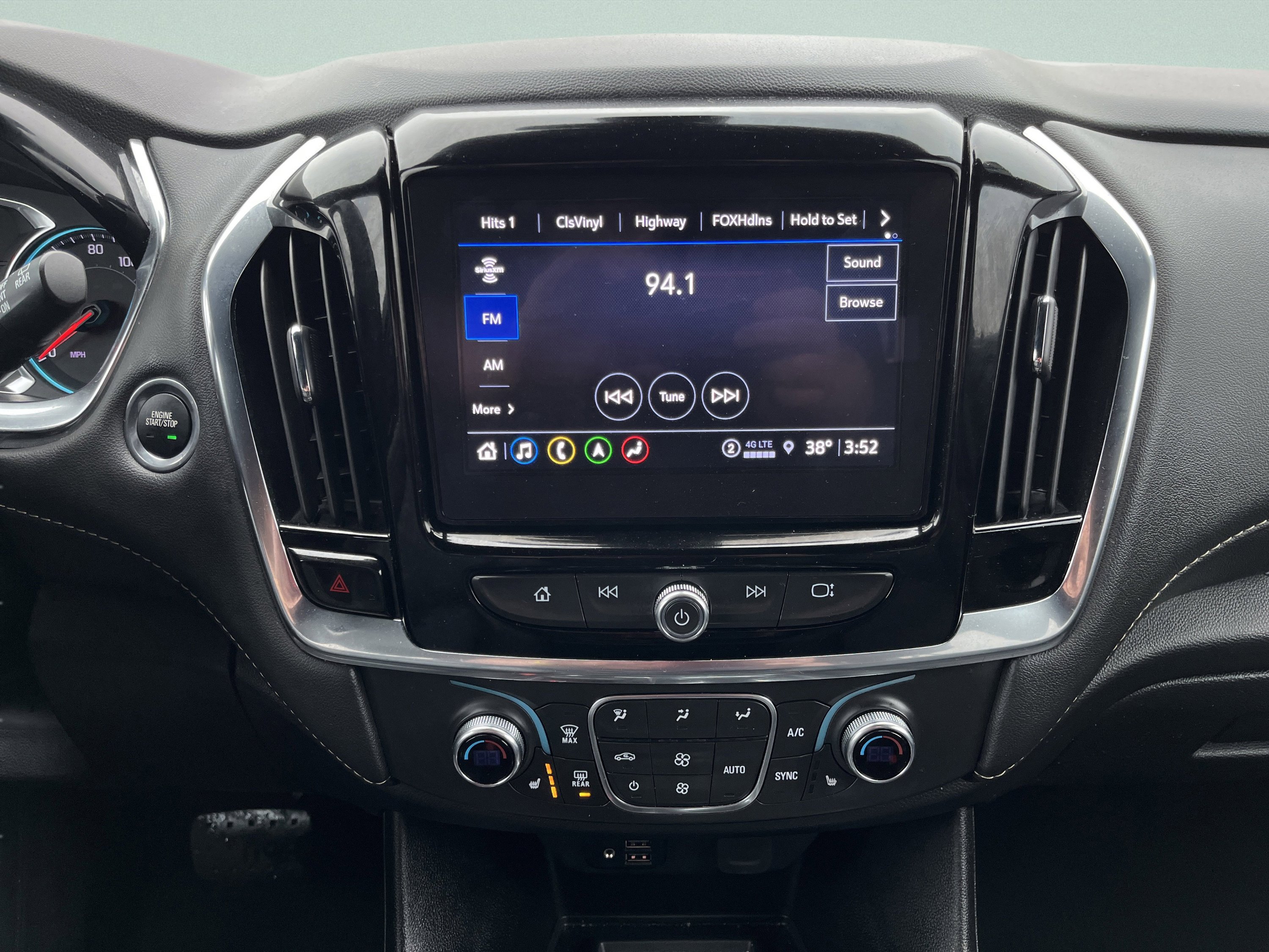 Used 2023 Chevrolet Traverse LT w/ LT Premium Package image 30