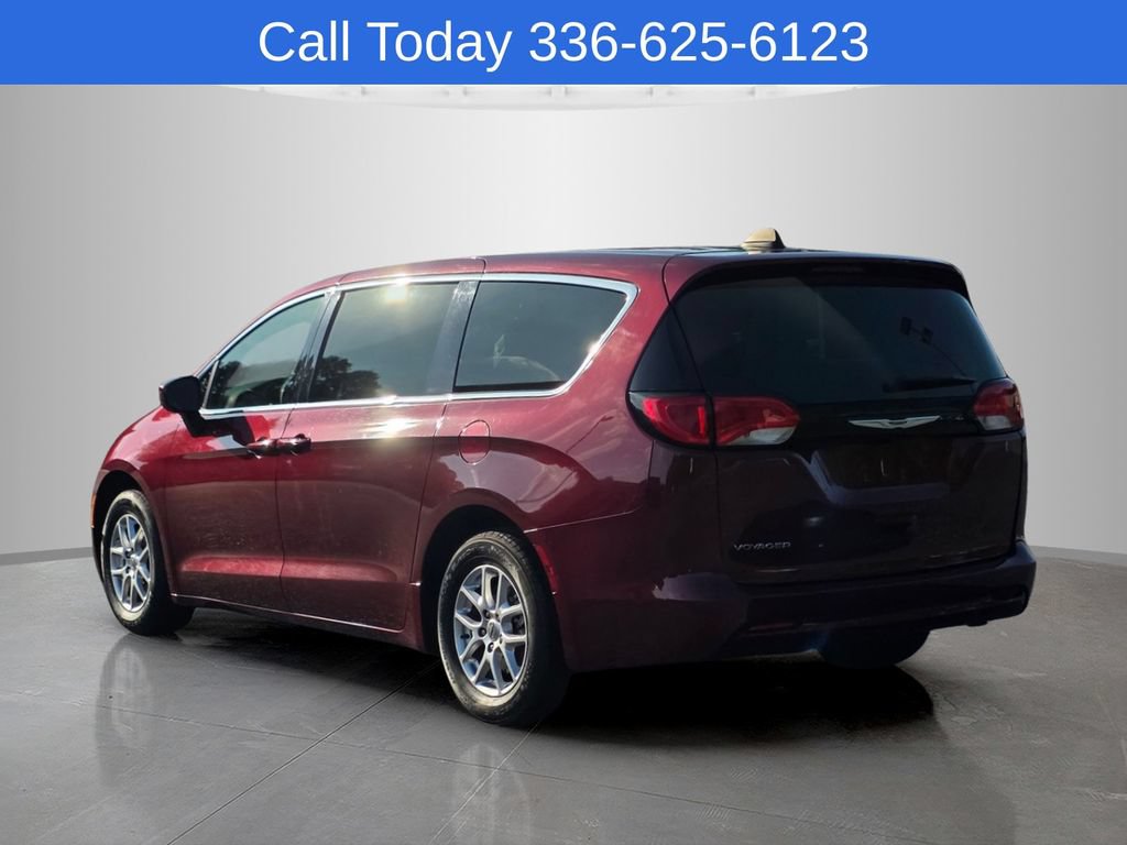 Used 2023 Chrysler Voyager LX FWD image 6