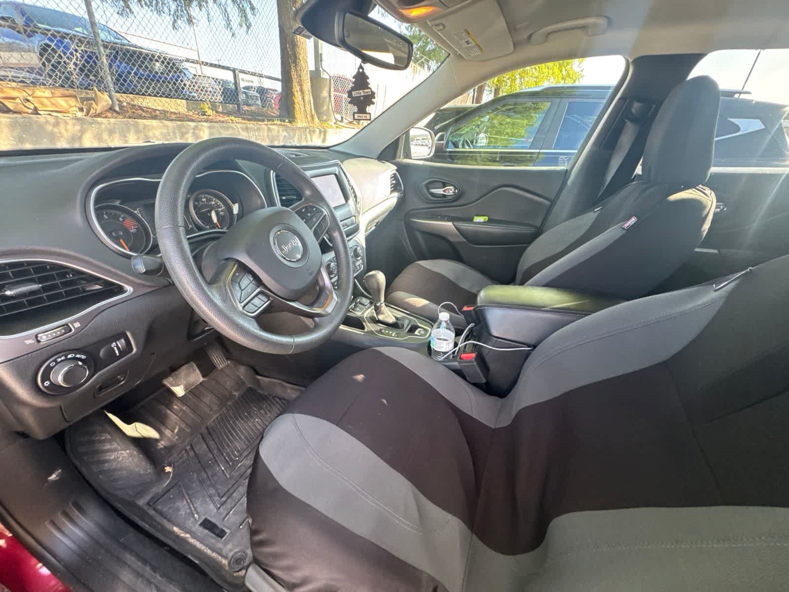 Used 2021 Jeep Cherokee Latitude FWD image 7