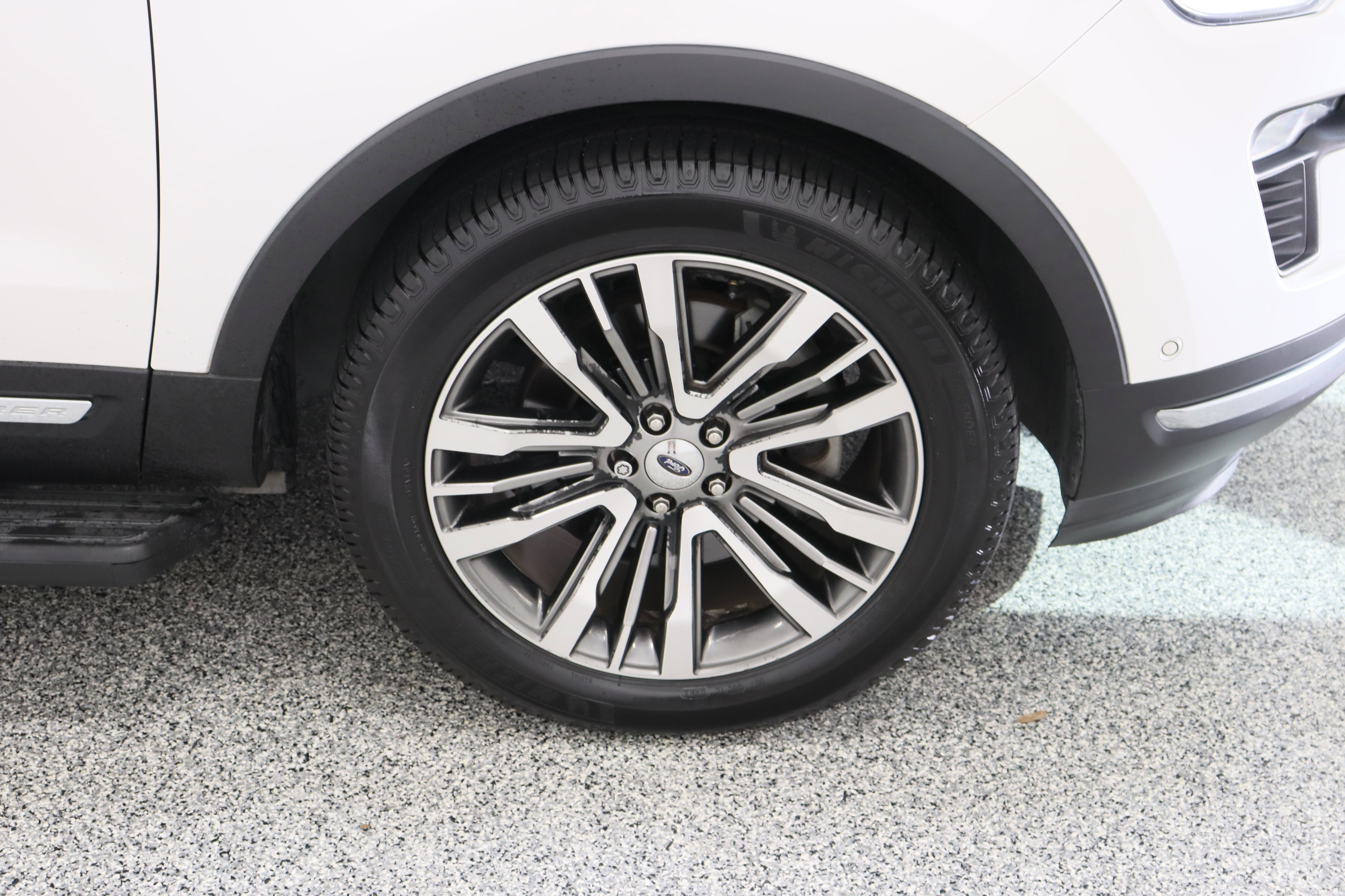 Used 2018 Ford Explorer Platinum AWD/4WD image 5