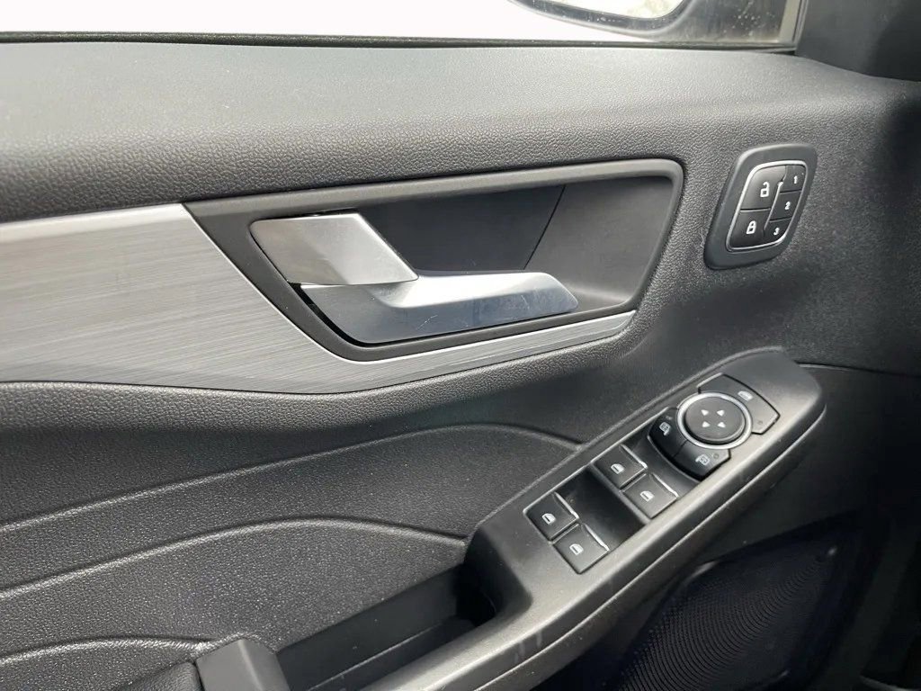 Used 2024 Ford Escape Platinum image 31