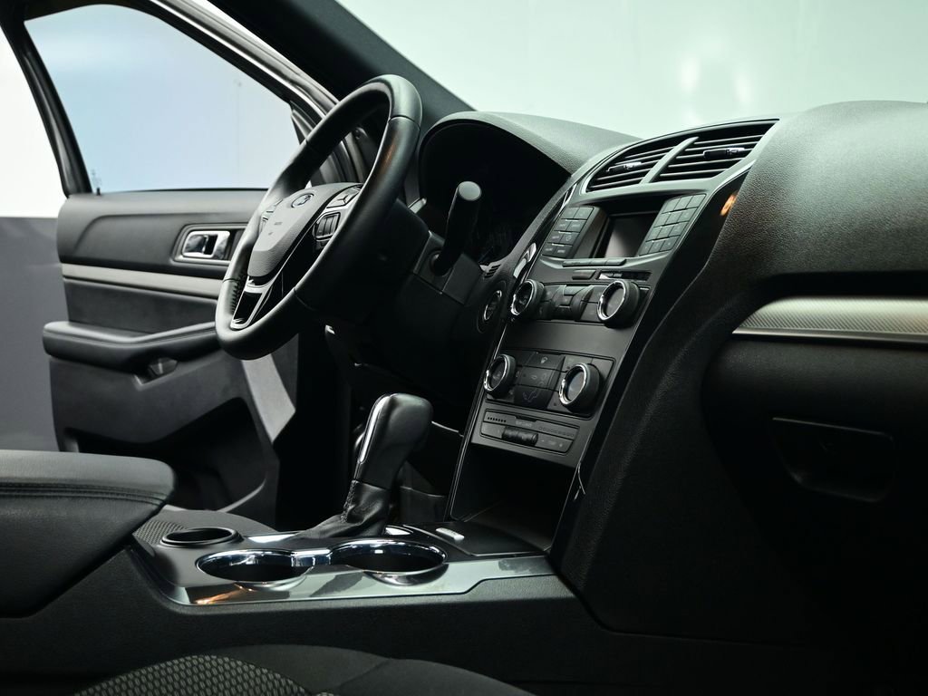 Used 2019 Ford Explorer XLT image 63