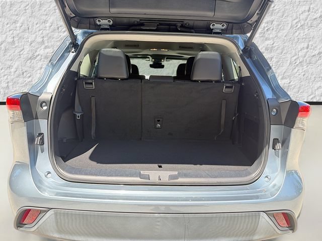 Used 2021 Toyota Highlander XLE FWD image 12