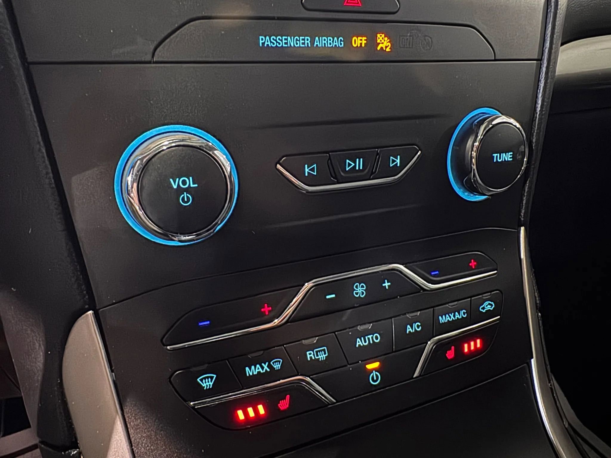 Used 2020 Ford Edge SEL w/ Cold Weather Package image 34