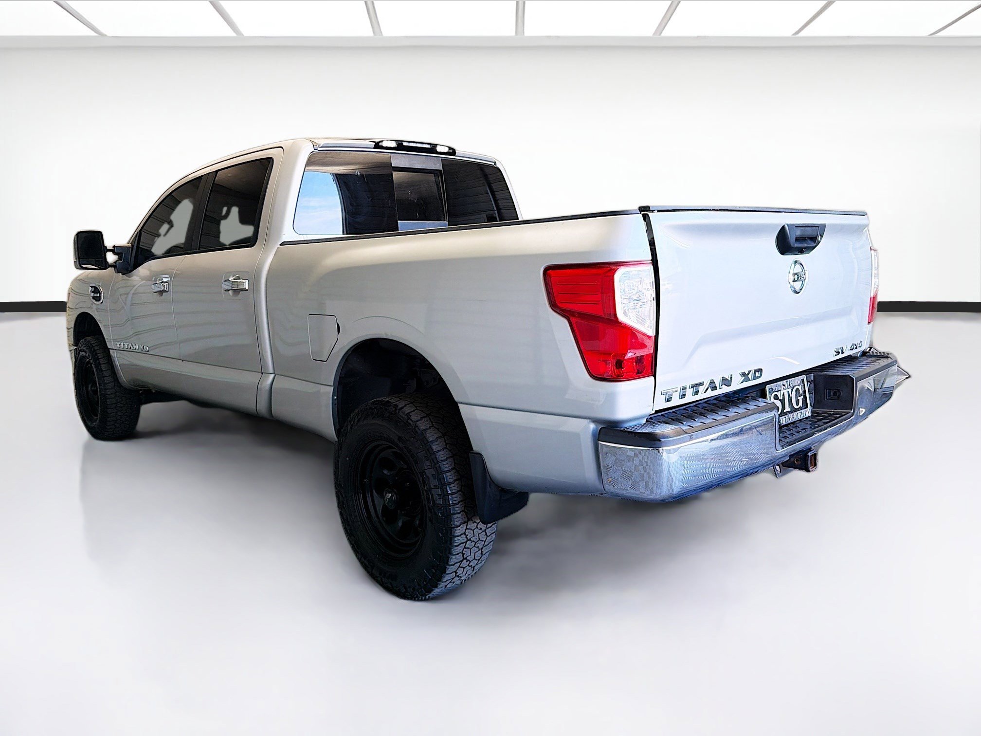 Used 2018 Nissan Titan SV image 6