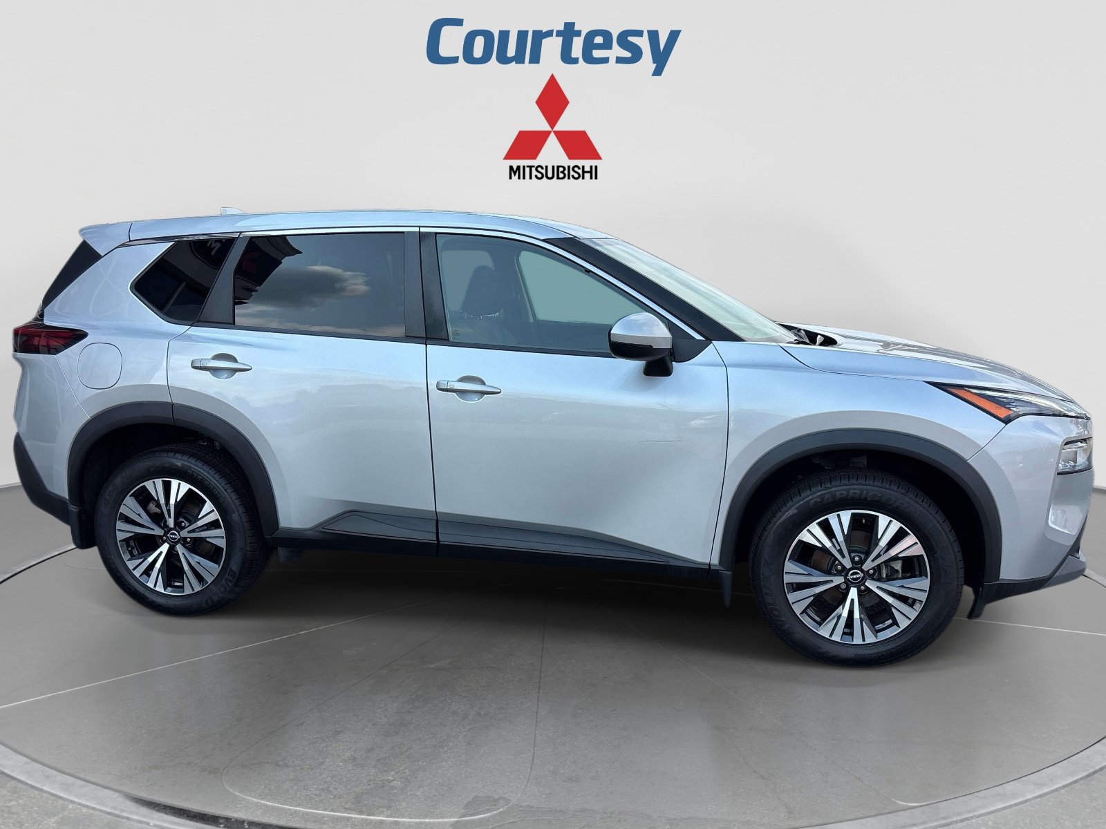 Used 2022 Nissan Rogue SV AWD/4WD image 6
