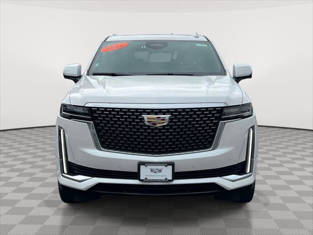Used 2023 Cadillac Escalade ESV Premium Luxury image 2
