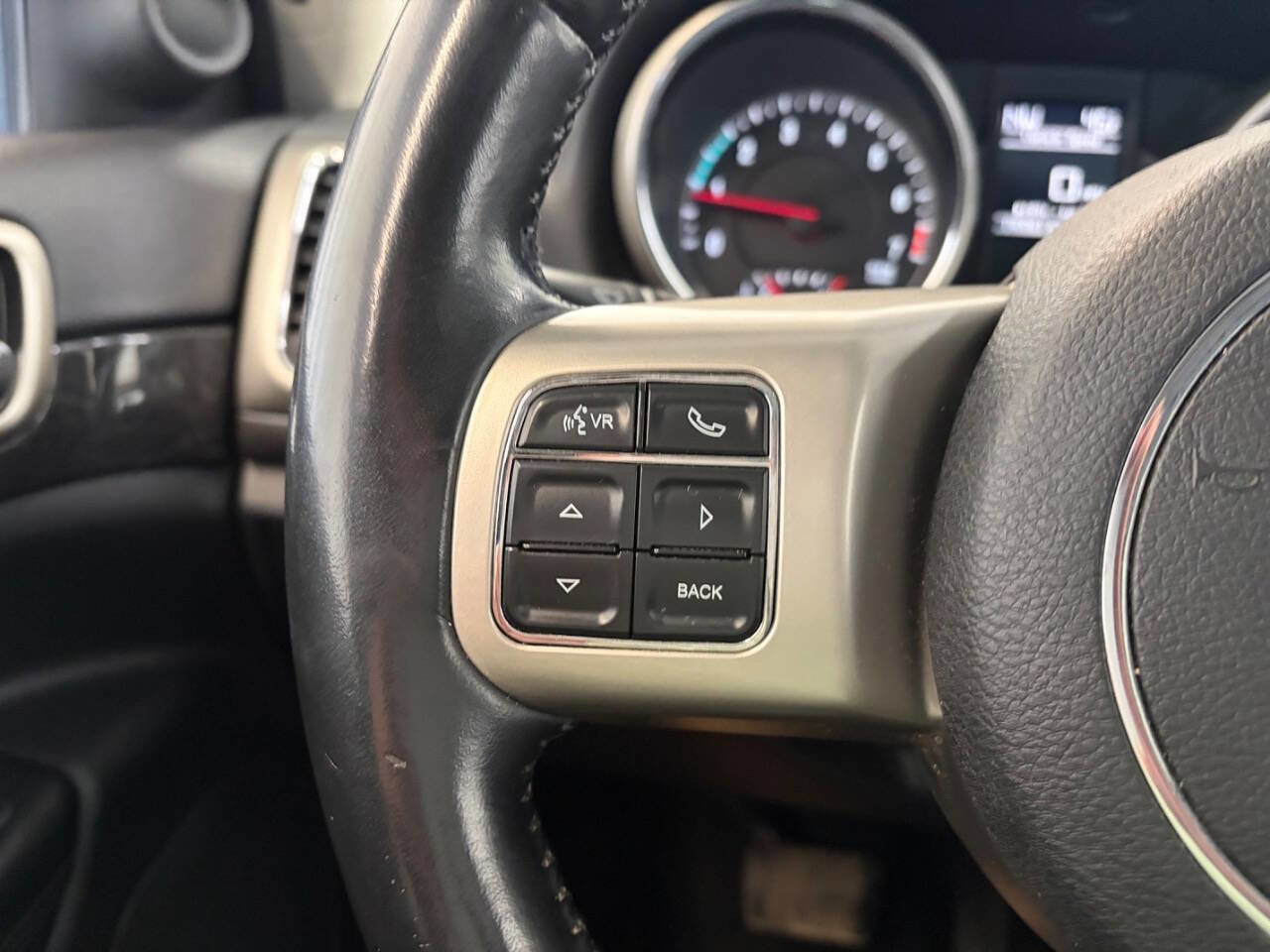 Used 2011 Jeep Grand Cherokee Laredo AWD/4WD image 24