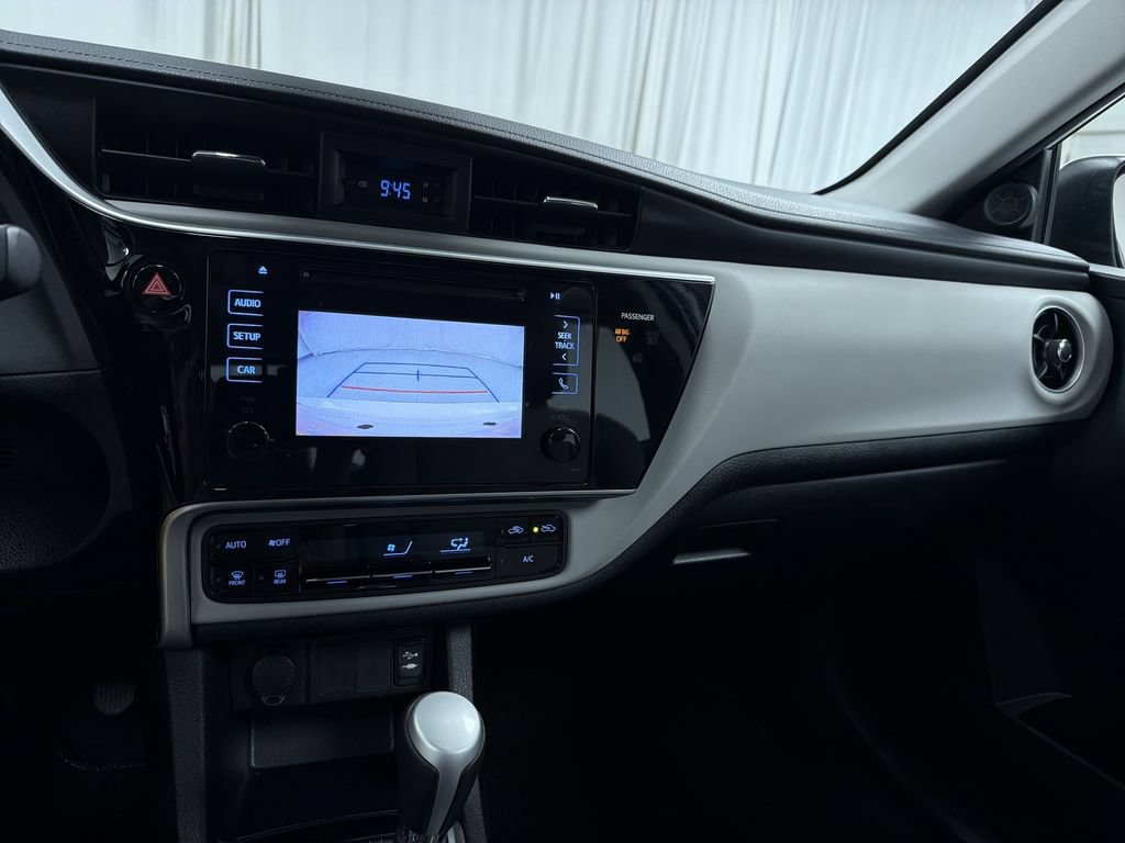 Used 2017 Toyota Corolla LE w/ Carpet Mat Package (TMS) FWD image 21