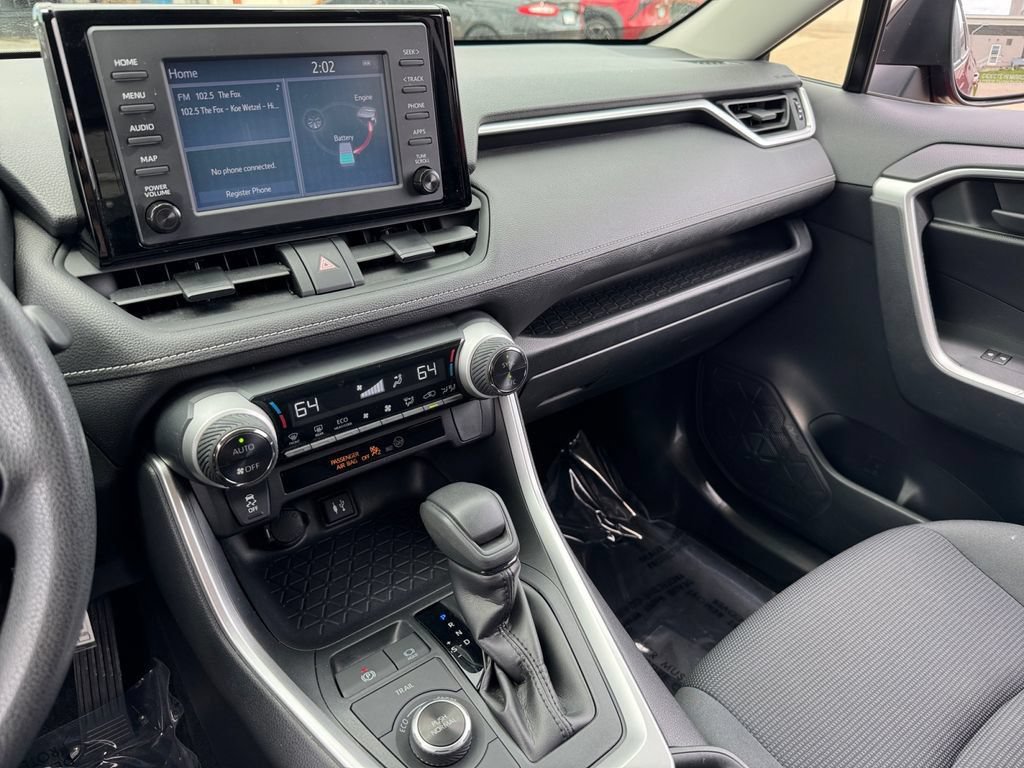 Certified 2019 Toyota RAV4 LE w/ Carpet Mat Package AWD/4WD image 29