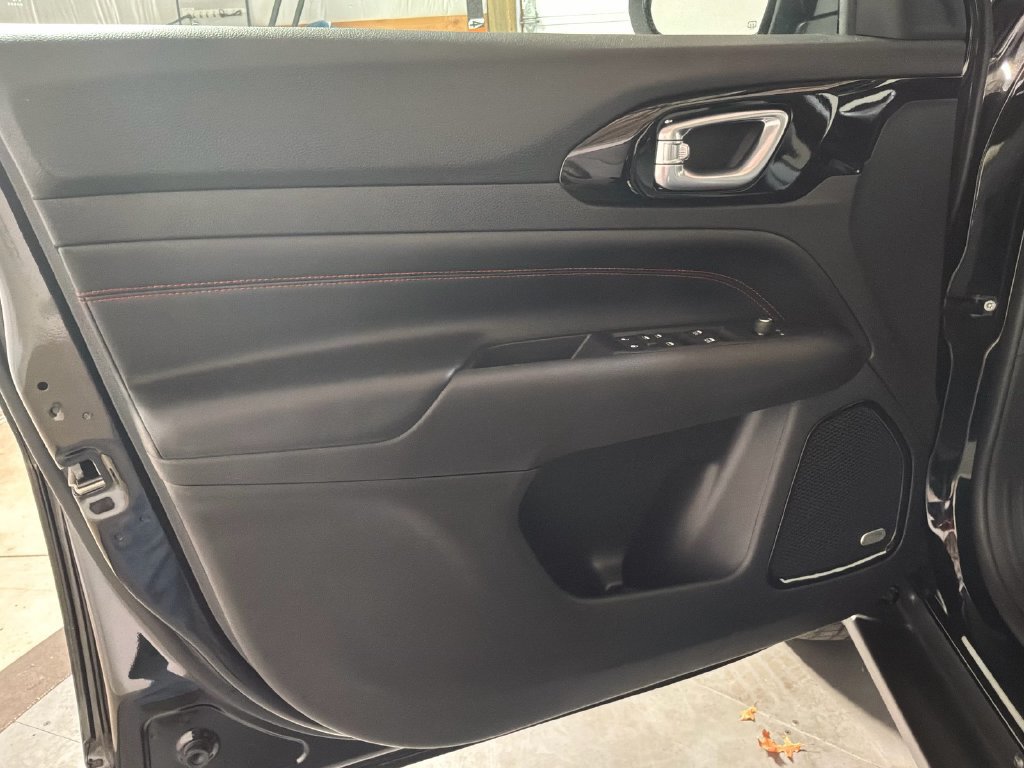 Certified 2022 Jeep Compass Trailhawk w/ Sun and Sound Group AWD/4WD image 13