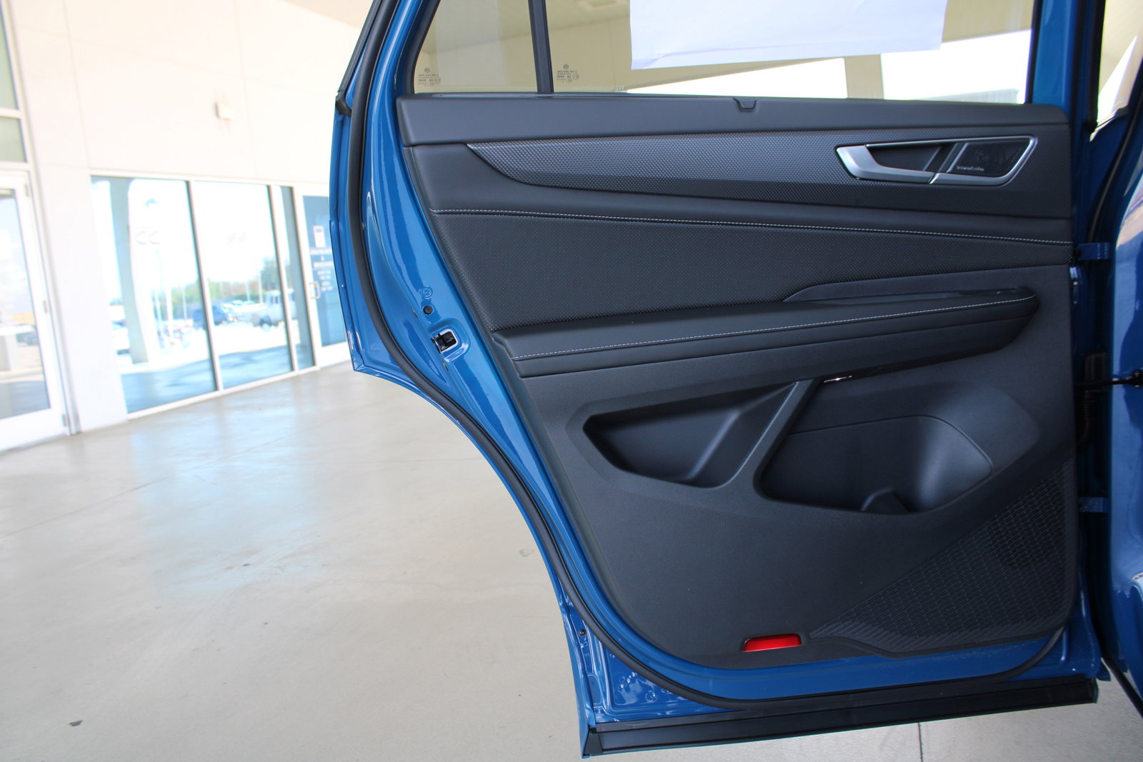 New 2025 Volkswagen Atlas Cross Sport SEL Premium R-Line image 17