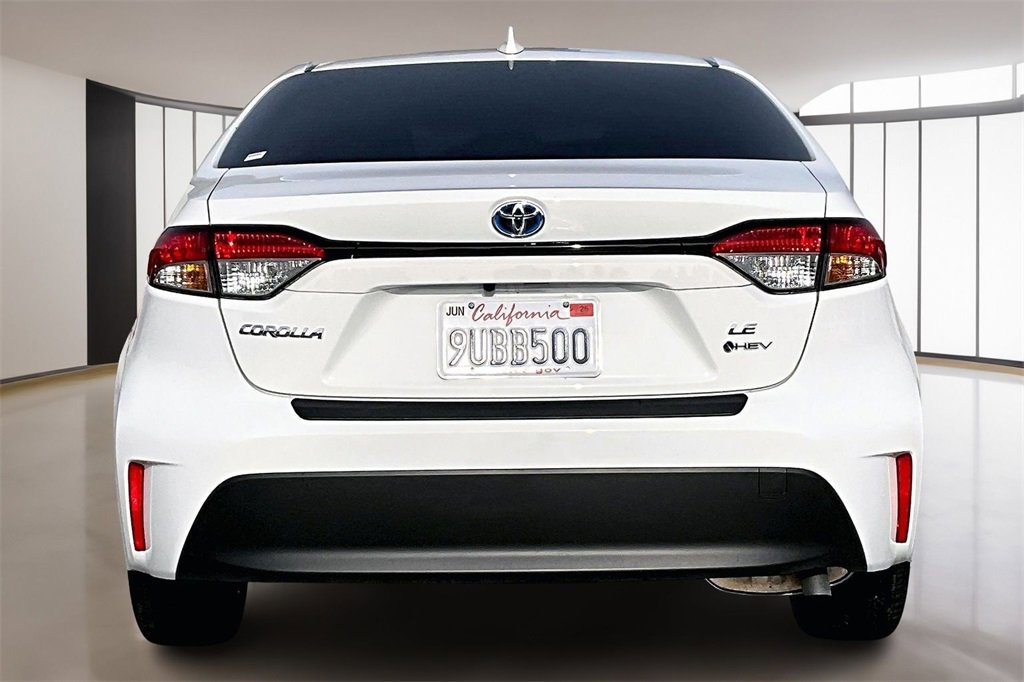 Used 2025 Toyota Corolla LE w/ LE Premium Package image 5