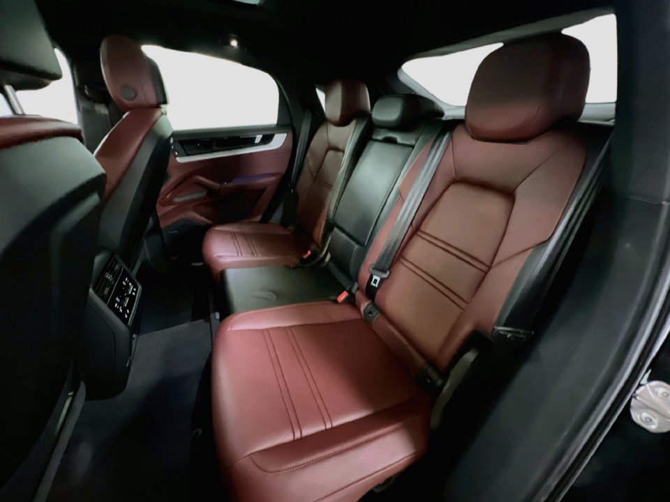 Certified 2026 Porsche Cayenne Coupe AWD/4WD image 24