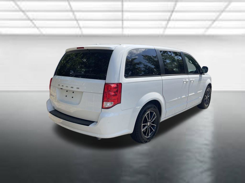 Used 2017 Dodge Grand Caravan SE FWD image 4