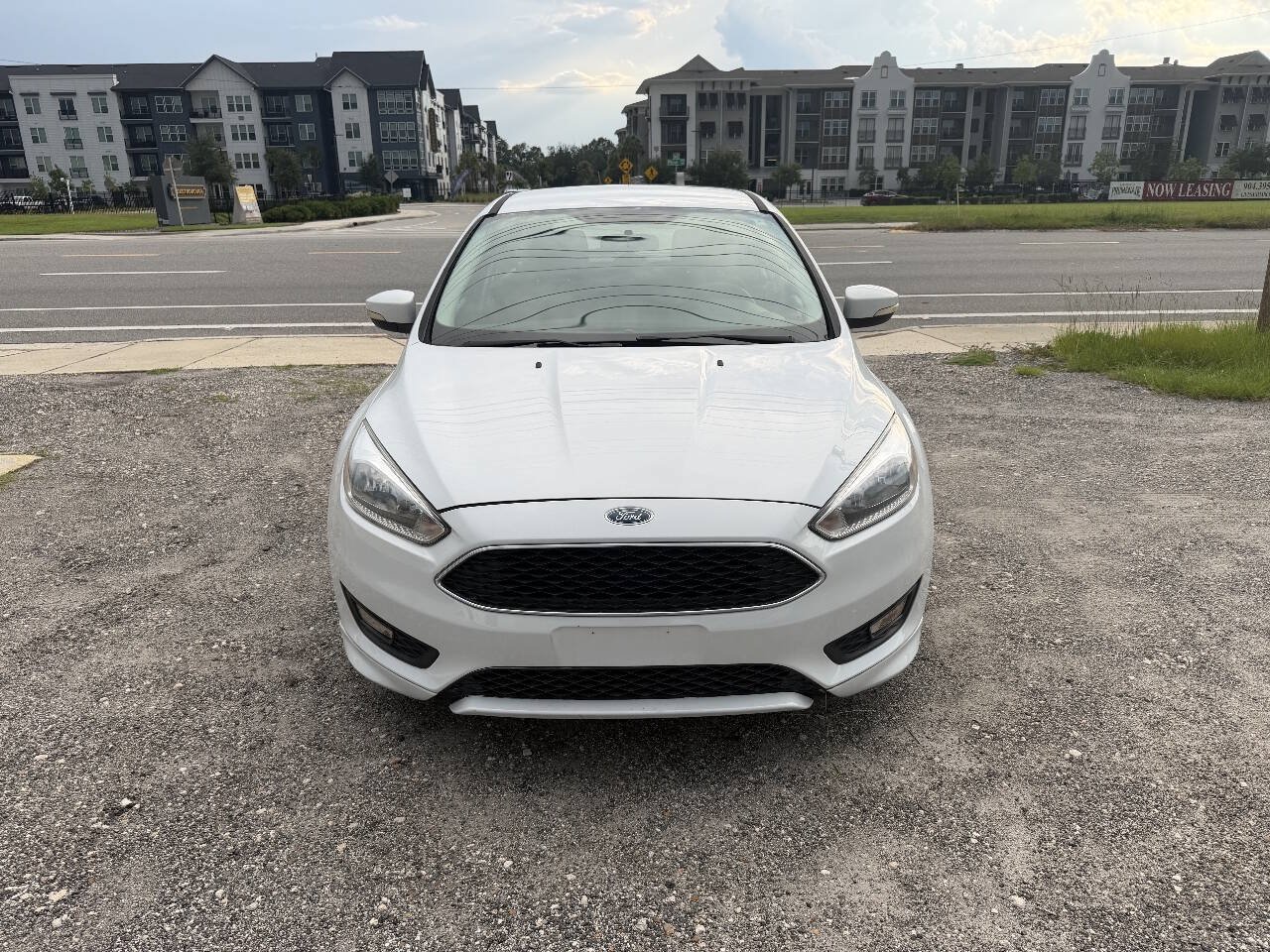 Used 2016 Ford Focus SE w/ SE Sport Package FWD image 4