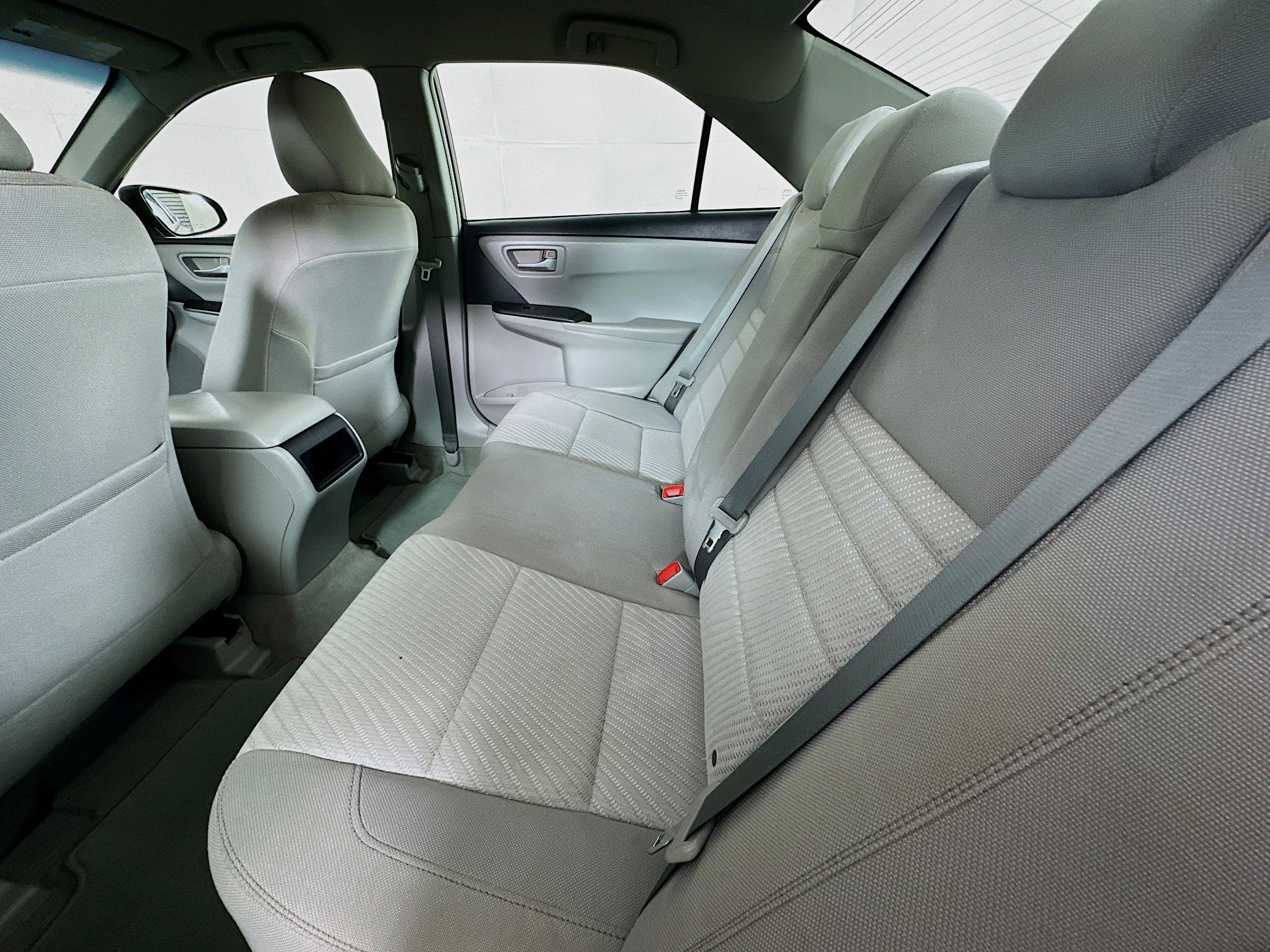 Used 2015 Toyota Camry LE image 26