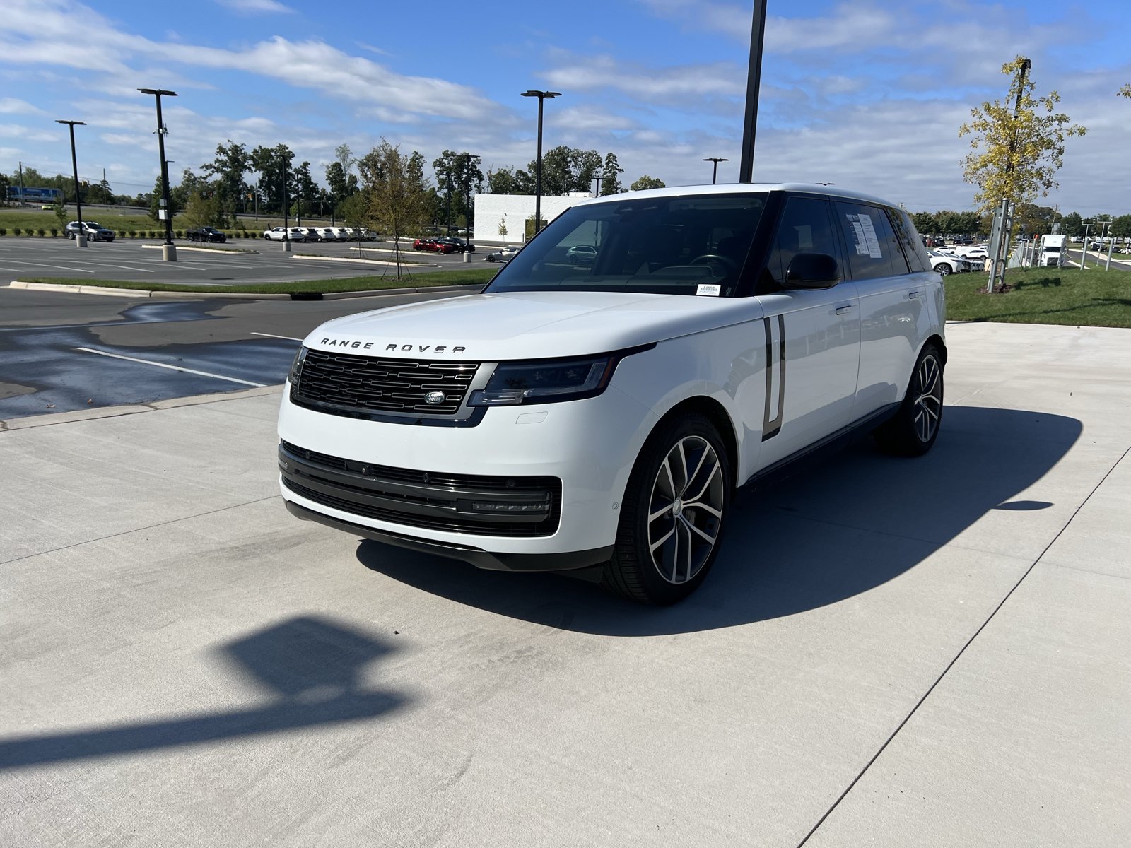 Used 2024 Land Rover Range Rover Long Wheelbase SE AWD/4WD image 4