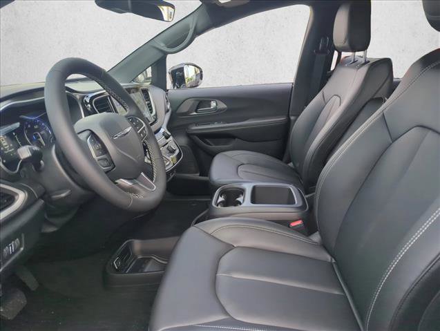 New 2026 Chrysler Voyager LX image 3