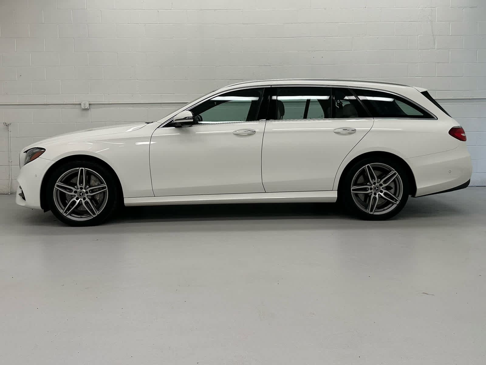 Used 2019 Mercedes-Benz E 450 4MATIC Wagon image 3