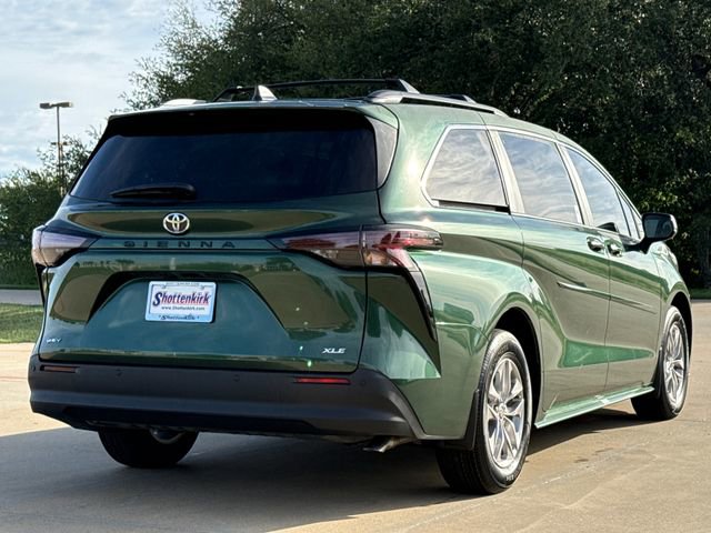 New 2026 Toyota Sienna XLE FWD image 8