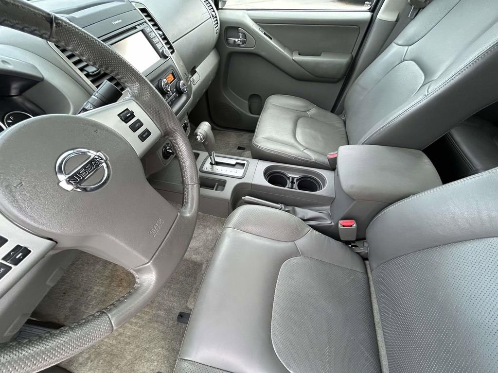 Used 2013 Nissan Frontier SL w/ Moonroof Pkg image 10