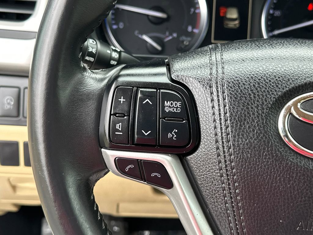 Used 2019 Toyota Highlander XLE FWD image 28